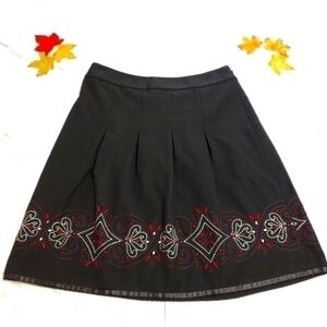 Embroidered skirt